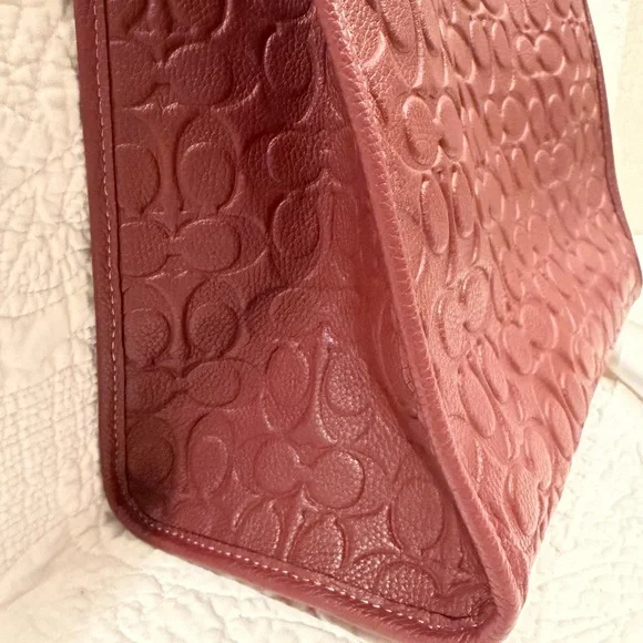 Coach Embossed Signature Field Tote - Large - Picture 9 of 13